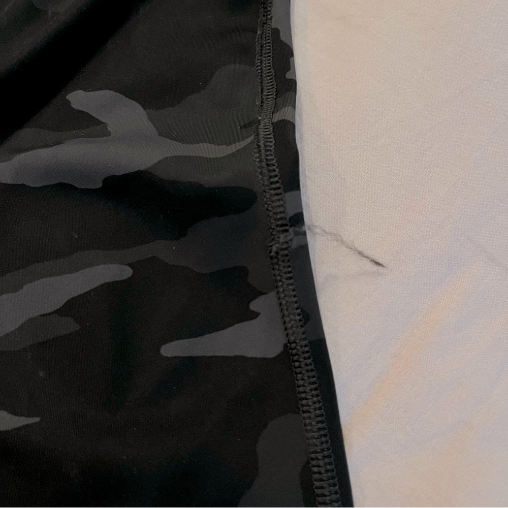 ✨SOLD✨ Athleta Ultimate 7/8 Tight Camo Leggings - Picture 12 of 13